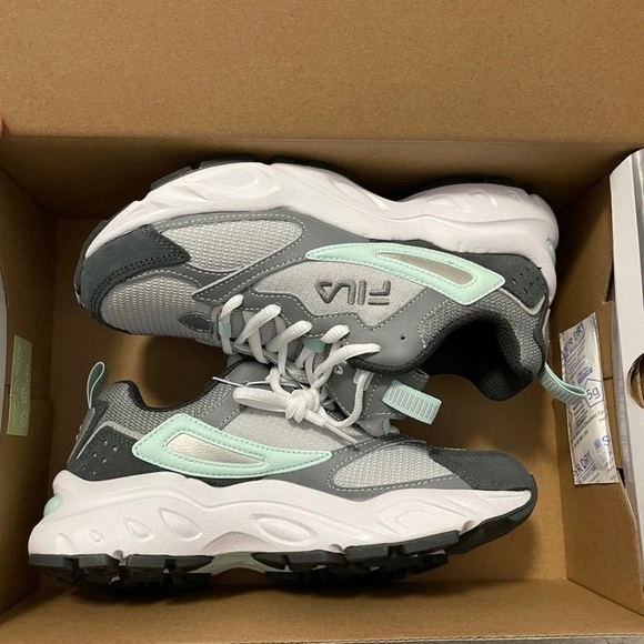 NIB Women’s Size 6 Fila Recollector Fashion Sneakers In Grey/White-Mint Color - Picture 12 of 12